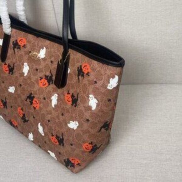 ❤️ Coach City Tote In Signature Canvas With Halloween Print CW450 - Picture 3 of 4